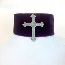 Ines Cross Choker.